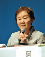 秋山 弘子 氏